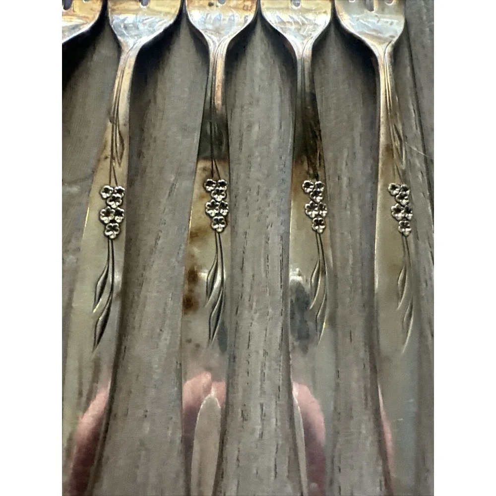 8 PCs Oneida ENCHANTMENT GENTLE ROSE Dinner‎ Fork Lot Community Silverplate